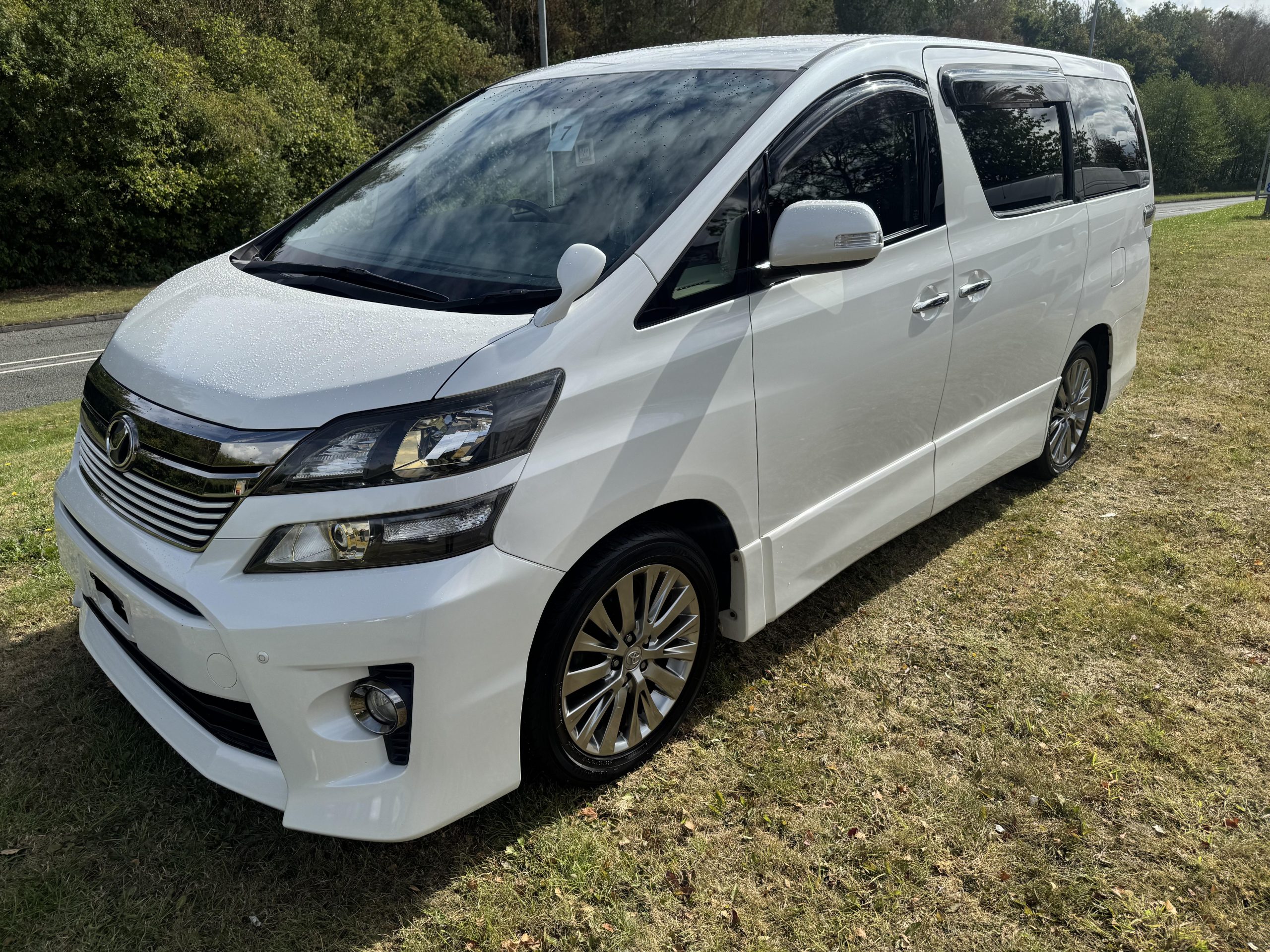 #7 2014 Toyota Vellfire, White 2.4ltr, 7 seater, Golden Eyes 2 Edition