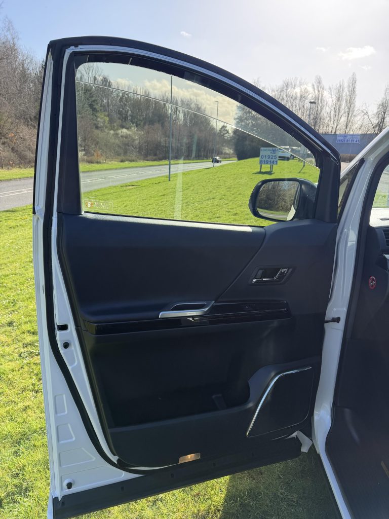 #1 2012 Toyota Vellfire 2.4ltr Golden Eyes Edition 7 seater