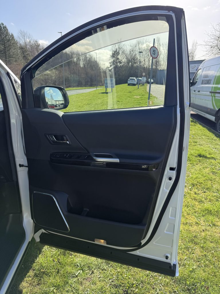 #1 2012 Toyota Vellfire 2.4ltr Golden Eyes Edition 7 seater